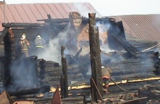 За минувшие сутки пожарные Хакасии успели потушить кафе-юрту, пекарню и спасти курильщика