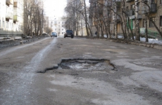 Прокуратура через суд обязала мэрию Оренбурга отремонтировать дороги