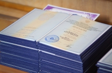 В Певеке двое бывших муниципальных служащих осуждены за использование поддельных дипломов о высшем образовании