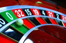 Администратору подпольного казино грозит срок за азартные игры