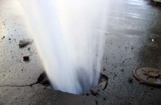 В Новосибирске – вторая за неделю крупная коммунальная авария, кипятком из-под земли ошпарило 13 человек