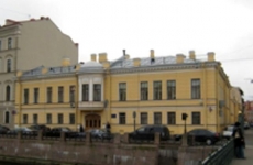 Следователи Петербурга выясняют, что толкнуло шестиклассницу с крыши на Руднева