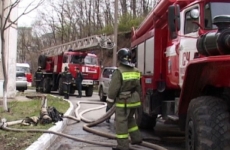 Смоленские пожарные вытащили человека из горящей квартиры