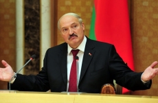 Лукашенко заявил, что никогда не будет "хромой уткой"