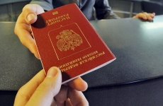 АТОР предупредила россиян о риске изъятия заграничных паспортов на границе