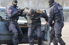 В Ростовской области хулиганы закидали машину куриными яйцами
