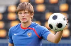 Российский футболист проверил выносливость заполярных детей [видео]